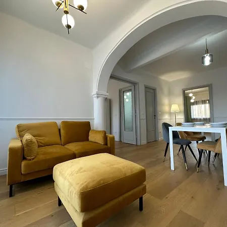Cozy 2 Bedroom In The Center *