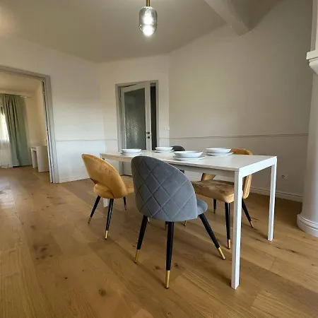 דירה Cozy 2 Bedroom In The Center בוקרשט
