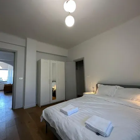 Cozy 2 Bedroom In The Center * בוקרשט
