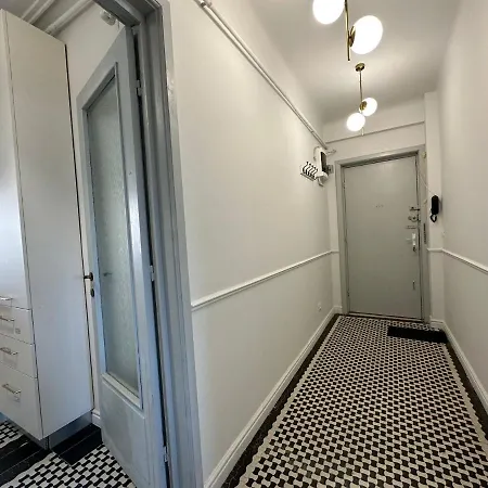 Cozy 2 Bedroom In The Center ブカレスト